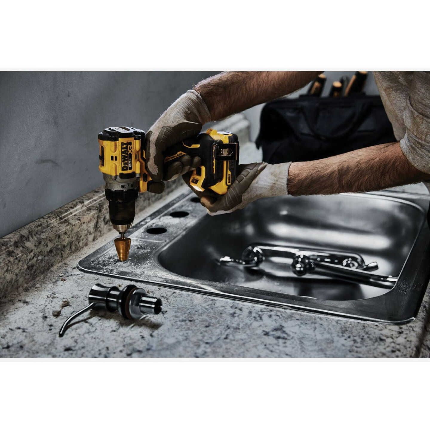 DEWALT 20V MAX XR Brushless 1/2 In. Compact Drill/Driver Kit with